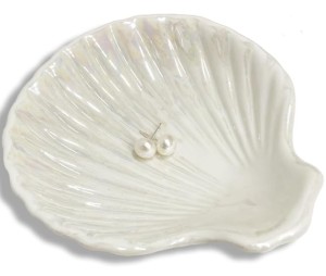 Ring Dish Shell Shape Ceramic Jewelry Dish Tray, Decorative Trinket Dish for Rings, Earrings, Necklaces and Keys, 3.9-inch White Iridescent Surface
